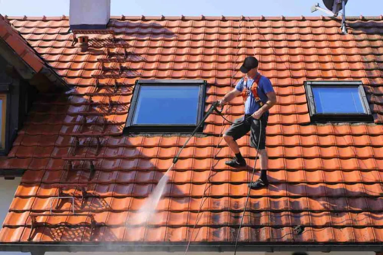 Pourquoi enlever la mousse sur un toit ?, Amiens, Deriviere multiservice